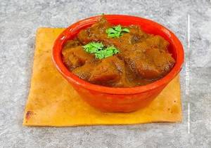Aloo Mattar (Brown Gravy)