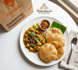 6 Pcs Puri With Aloo Ki Sabzi