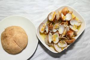 Clams in white wine sauce