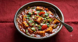 Paneer In Schezwan Sauce Gravy