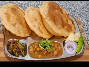 Poori With Rajma Masala