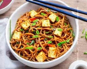 Paneer hakka noodles