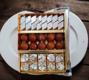 Kaju Katli + Gulab Jamun + Roasted Barfi (1 kg)