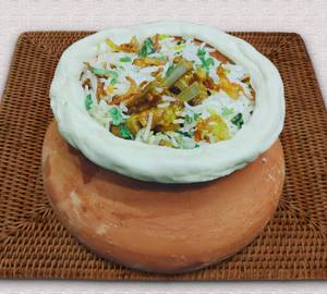 Clay Pot Murgh Hyderabadi Biryani [1/2 Kg]
