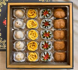 Assorted Sweets Box 2 [20 Pieces]