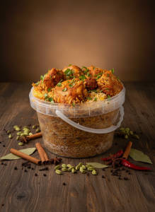 Chicken Dum Hyderabadi Biryani Bucket Family Pack (8pcs) (serves 4-6 3200ml)