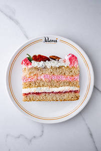Pecan Strawberry Cake