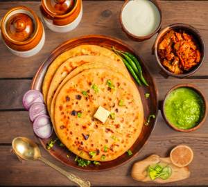 Aloo Payaz Paratha With Achar