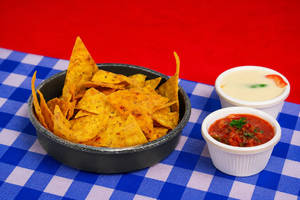 Nachos With Cheese Sauce