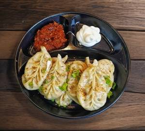 Corn Cheese Steamed Momos [6 Pieces]