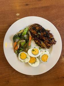 2 Eggs (Boiled/scrambled) + Bbq Chicken + Tossed Veggies