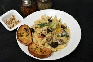 Chicken Penne Alfredo Pasta ( White Sauce )