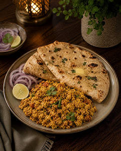 Egg Bhurji With Kulcha