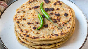 2 Paneer Paratha & Curd
