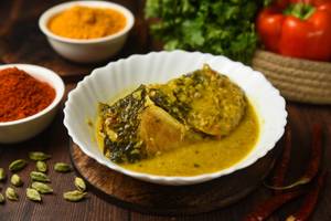 Machher Matha Diye Dal