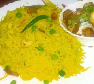 Basanti Pulao With Chicken Butter Masala [3Pcs]