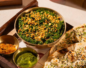Lasooni Methi With Coriander Kulcha