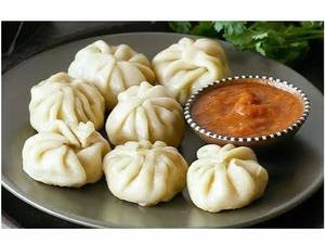 Veg Momos (10 Pieces)