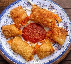 Spring Roll [2 Pieces] with momos chutney 