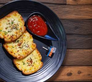 Garlic Bread + Any Mojito / Ice Tea