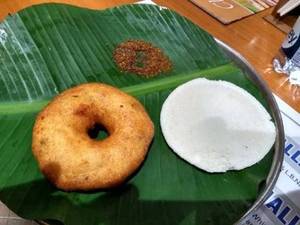 Single idly vada