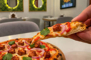 Tandoori Paneer Pizza