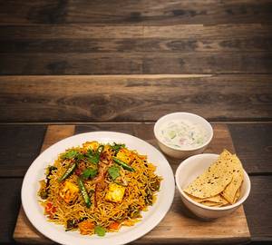 Ram Ram Sa Special Veg Biryani, Dahi Raita & Papad [Full- 700 Ml]