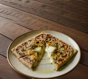 Paneer Payaz Paratha With Achar