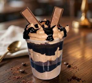 Kitkat jar cake