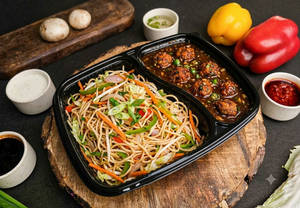 Veg Noodles With Veg Manchurian Gravy