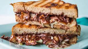 Chocolate Cheese Grilled Sandwich