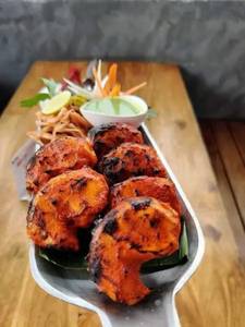 Cheese Corn Tandoori Momos [6 Pieces]