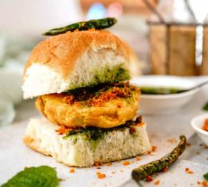 Kolhapuri Vada Pav
