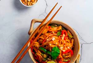 Veg Pad Thai Noodles (Serves 2)