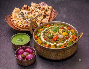 Kadhai Paneer [full] With 4 Butter Naan