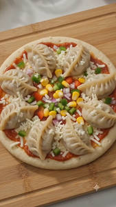 Special Chicken Momos Pizza [ 7 Inches ]