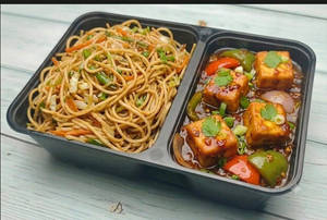 Paneer Chilli And Noodles Combo