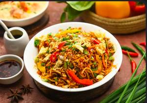 Egg Chilli Garlic Noodles (Serves 2)