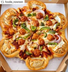 Special Chicken Momos Pizza [ 10 Inches ]