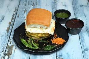 Aloo Tikki Cheese Vada Pav