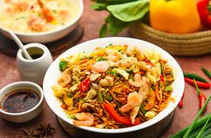 Mixed Chilli Garlic Noodles (Serves 2)
