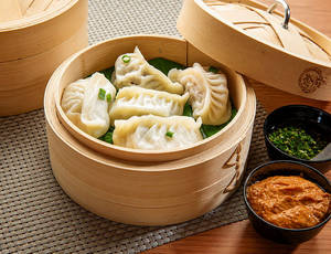 Classic Steamed Momos -chicken