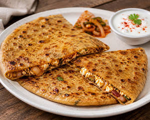 Paneer Do Pyaza Paratha