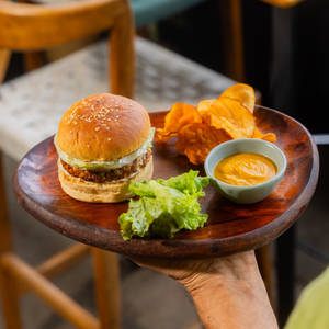 Greenr Tempeh Cheeseburger