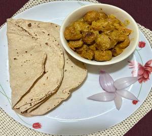 Aloo Soyabean with 2 roti