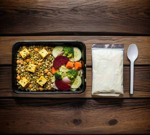 Sprouts & paneer power bowl