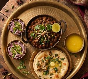 Pindi Chole With Kulcha[2Pc Atta Kulcha with 250ml Chole]