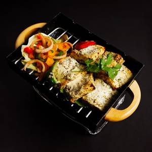 Kali Mirch Paneer Tikka(380 GM)