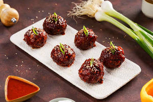 Korean Spicy Paneer Momos [8 Pieces]