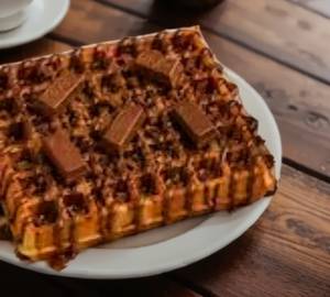 KitKat Chocolate Waffle & Eggless Chocolate Mud Cake Jar